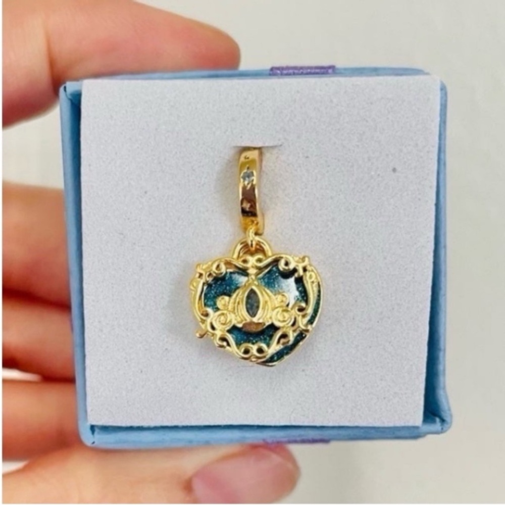 Disney Cinderella carriage heart charm gold crystal rhinestones - Picture 3 of 5